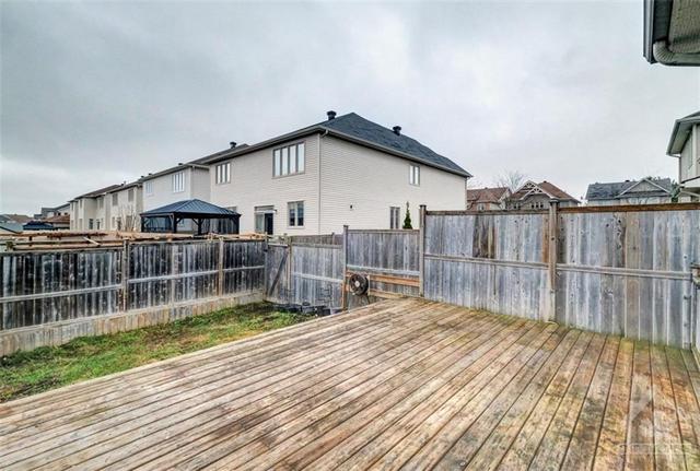 32 Torbec Avenue, Townhouse with 3 bedrooms, 3 bathrooms and 2 parking in Ottawa ON | Image 28