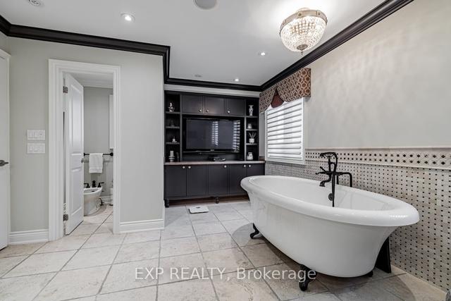 110 Brownlee Ave, House detached with 4 bedrooms, 5 bathrooms and 9 parking in Vaughan ON | Image 14