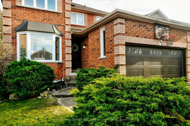 407 Renzius Crt, House detached with 4 bedrooms, 3 bathrooms and 6 parking in Newmarket ON | Image 12
