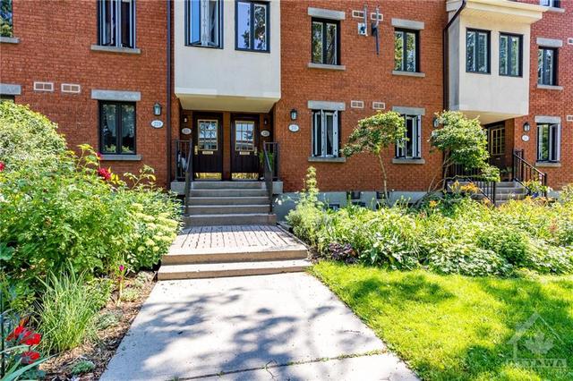 233 Mart Circle, House attached with 2 bedrooms, 2 bathrooms and 1 parking in Ottawa ON | Image 1