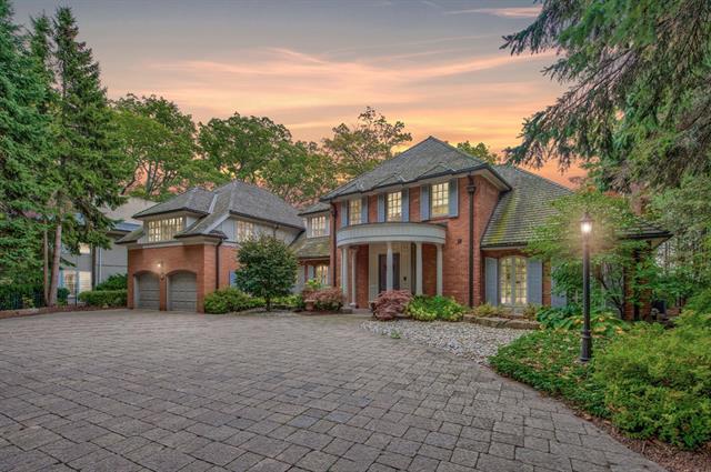 2 Ennisclare Dr W, House detached with 4 bedrooms, 6 bathrooms and 14 parking in Oakville ON | Image 1