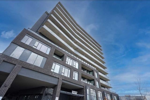 1301 - 3237 Bayview Ave, Condo with 2 bedrooms, 3 bathrooms and 1 parking in Toronto ON | Card Image