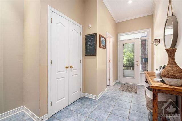 519 Devonwood Circle, Townhouse with 3 bedrooms, 3 bathrooms and 3 parking in Ottawa ON | Image 2