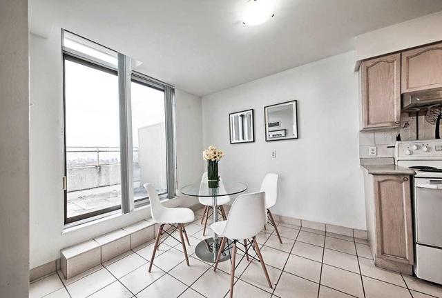 Uph 02 - 256 Doris Ave, Condo with 2 bedrooms, 2 bathrooms and 1 parking in Toronto ON | Image 10