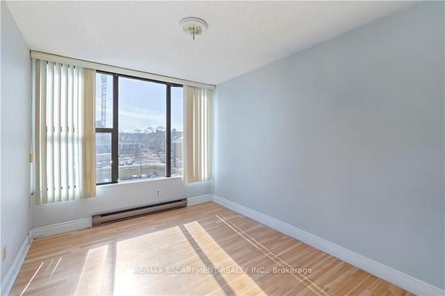 603 - 75 Queen St N, Condo with 3 bedrooms, 2 bathrooms and 1 parking in Hamilton ON | Image 4