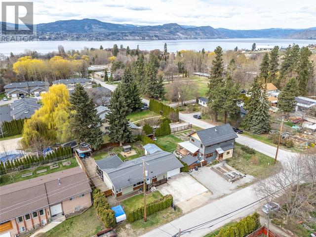 3325 8th Street, House detached with 4 bedrooms, 1 bathrooms and 1 parking in Okanagan Similkameen E BC | Image 4