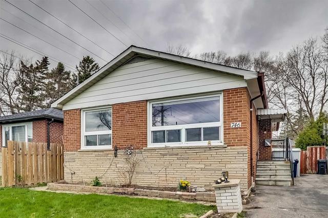746 Brimorton Dr, House detached with 3 bedrooms, 2 bathrooms and 4 parking in Toronto ON | Card Image