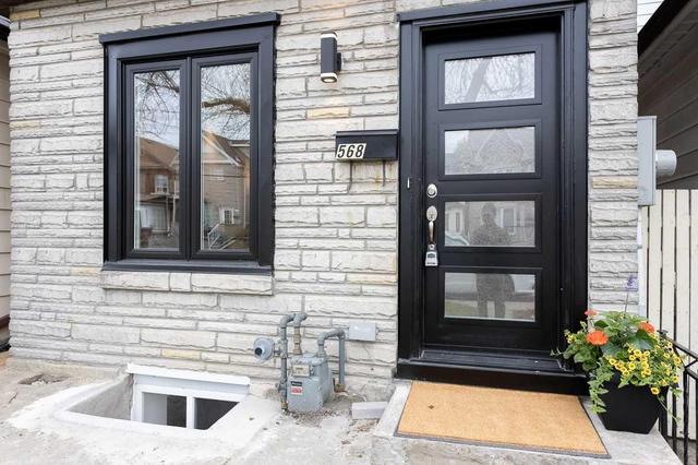 568 Delaware Ave N, House detached with 3 bedrooms, 4 bathrooms and 2 parking in Toronto ON | Image 2