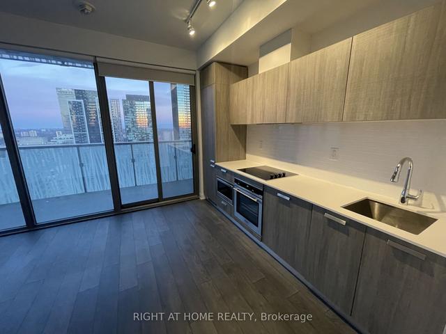 3112 - 50 Charles St E, Condo with 0 bedrooms, 1 bathrooms and 0 parking in Toronto ON | Image 2