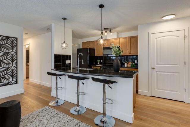 3 - 118 Village Heights Sw, Condo with 2 bedrooms, 2 bathrooms and 1 parking in Calgary AB | Image 9