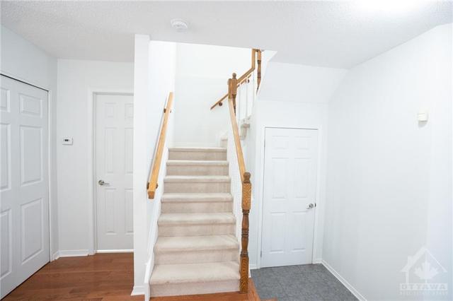66 Windeyer Crescent, Townhouse with 3 bedrooms, 3 bathrooms and 5 parking in Ottawa ON | Image 11