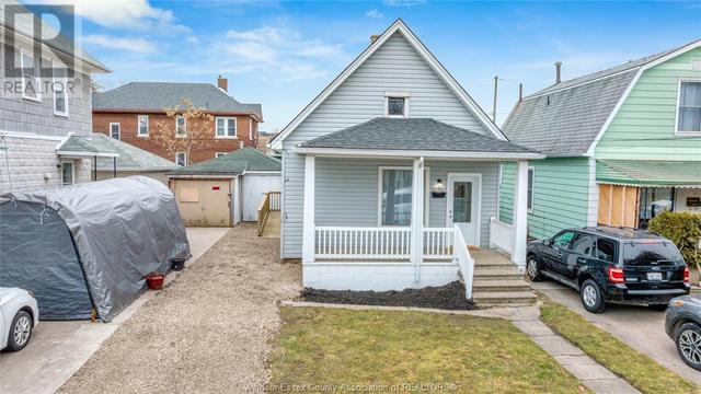 1173 Chatham Street East, House detached with 2 bedrooms, 1 bathrooms and null parking in Windsor ON | Image 2