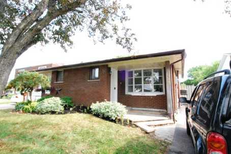 430 Harcourt Dr, House semidetached with 3 bedrooms, 2 bathrooms and 3 parking in Oshawa ON | Image 1