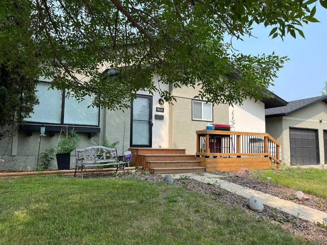 9628 85 Avenue, House detached with 3 bedrooms, 2 bathrooms and 2 parking in Grande Prairie AB | Image 1