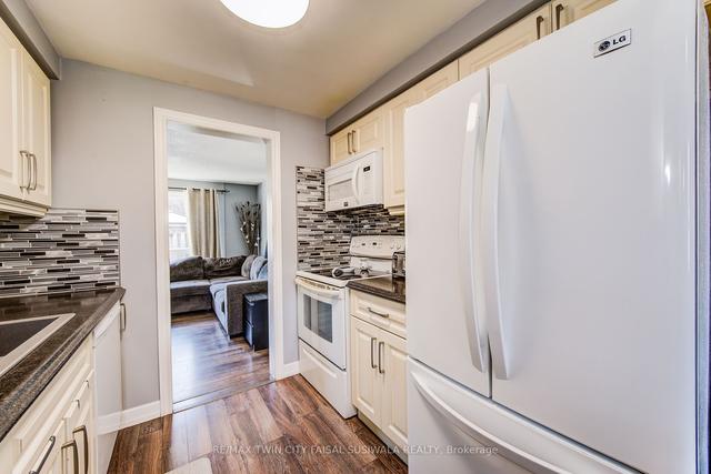 16 - 235 Ferguson Ave, Townhouse with 3 bedrooms, 1 bathrooms and 1 parking in Cambridge ON | Image 4