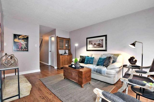 60 Camelot Way, Townhouse with 3 bedrooms, 2 bathrooms and 1 parking in Markham ON | Image 6