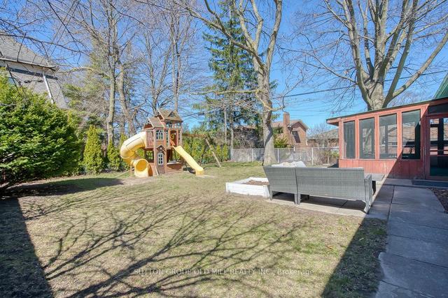 4 Sevenoaks Ave, House detached with 3 bedrooms, 2 bathrooms and 4 parking in Toronto ON | Image 24