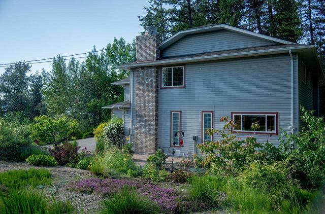 3257 Juniper Drive, House detached with 3 bedrooms, 3 bathrooms and 2 parking in Okanagan Similkameen E BC | Image 4