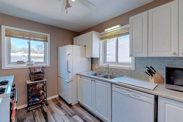 54 Richardson Dr, House semidetached with 3 bedrooms, 3 bathrooms and 2 parking in Aurora ON | Image 8