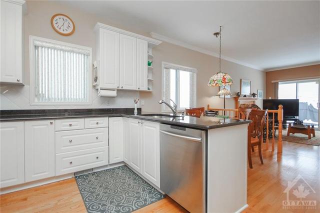 27 Upwood Street, House detached with 3 bedrooms, 3 bathrooms and 3 parking in Ottawa ON | Image 16