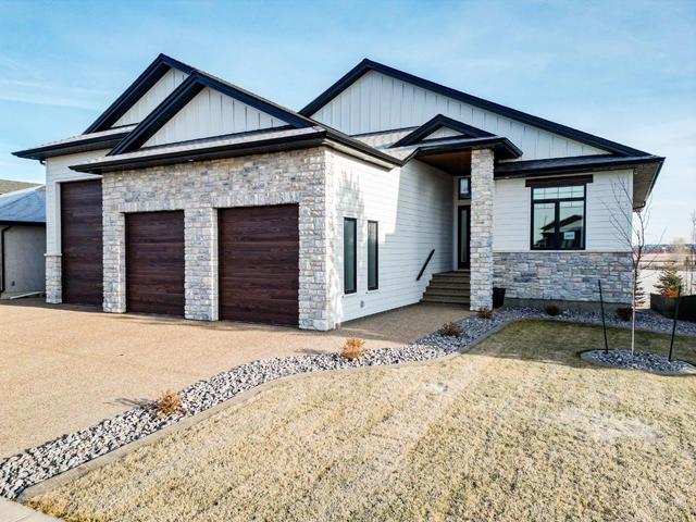 2607 62 Street, House detached with 5 bedrooms, 3 bathrooms and 3 parking in Camrose AB | Image 2