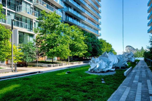 Th 104 - 39 Queens Quay E, Townhouse with 2 bedrooms, 3 bathrooms and 2 parking in Toronto ON | Image 3
