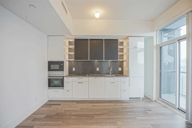 2101 - 32 Davenport Rd, Condo with 0 bedrooms, 1 bathrooms and 0 parking in Toronto ON | Image 1