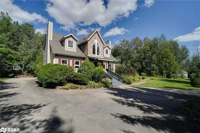 5823 Eighth Line, House detached with 3 bedrooms, 2 bathrooms and 12 parking in Erin ON | Image 1