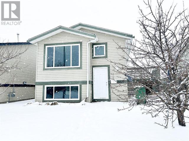 6420 52 Street, House detached with 3 bedrooms, 3 bathrooms and 2 parking in Ponoka AB | Image 1