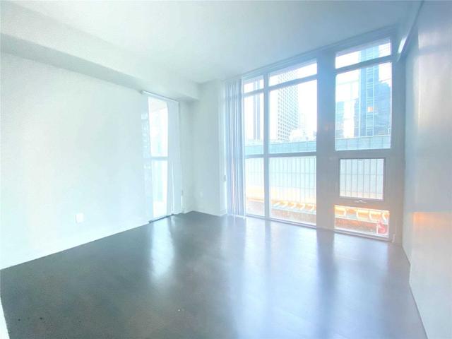 510 - 126 Simcoe St, Condo with 2 bedrooms, 1 bathrooms and 1 parking in Toronto ON | Image 11