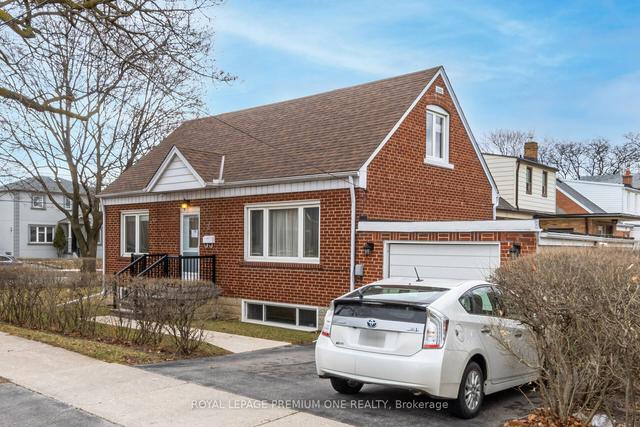 3 Minnie Ave, House detached with 4 bedrooms, 2 bathrooms and 3 parking in Toronto ON | Image 1