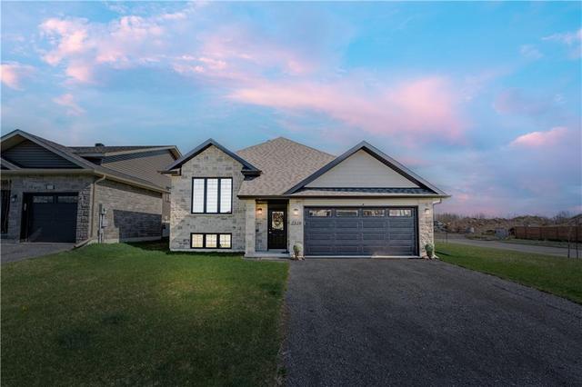 2328 Crewson Court, House detached with 4 bedrooms, 2 bathrooms and 4 parking in Cornwall ON | Image 1