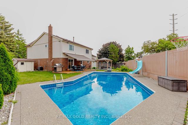 67 Milford Cres, House detached with 4 bedrooms, 4 bathrooms and 10 parking in Brampton ON | Image 33