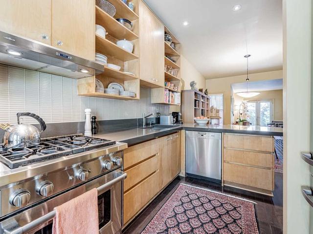 366 Wellesley St E, House attached with 2 bedrooms, 2 bathrooms and 0 parking in Toronto ON | Image 2