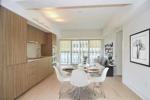 1509 - 955 Bay St W, Condo with 2 bedrooms, 2 bathrooms and 1 parking in Toronto ON | Image 4