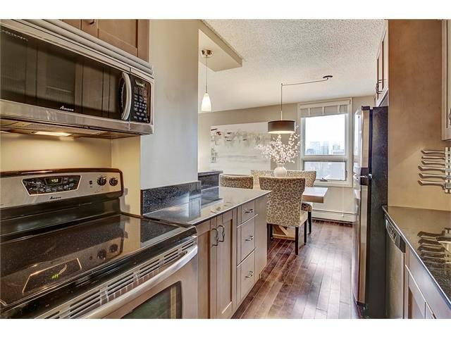 1201 - 733 14 Avenue Sw, Condo with 2 bedrooms, 1 bathrooms and 1 parking in Calgary AB | Image 2