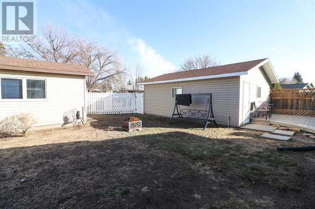 27 Ross Glen Place Se, House detached with 3 bedrooms, 2 bathrooms and 3 parking in Medicine Hat AB | Image 32
