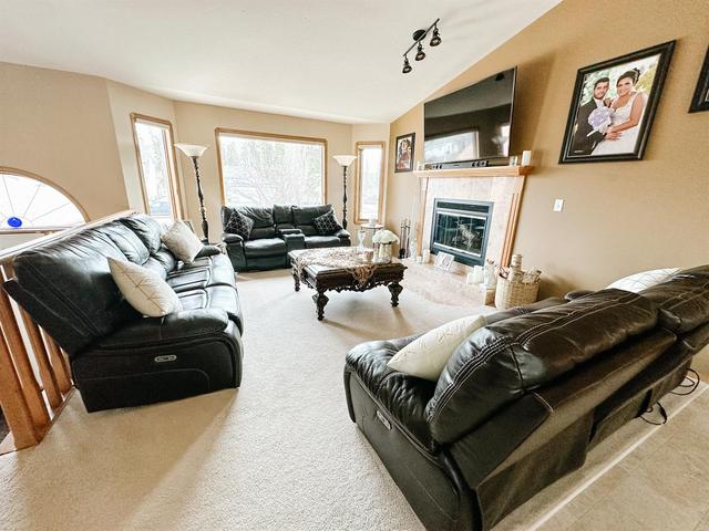 58 Park Drive, House detached with 5 bedrooms, 3 bathrooms and 4 parking in Whitecourt AB | Image 3