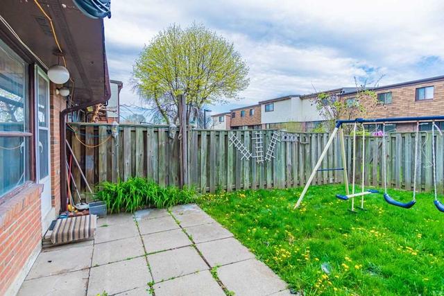 201 - 180 Mississauga Valley Blvd, Townhouse with 5 bedrooms, 3 bathrooms and 2 parking in Mississauga ON | Image 16