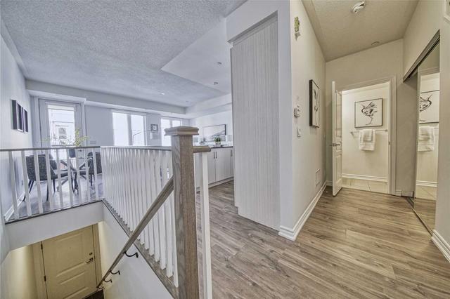 8 - 70 Eastwood Park Gdns, Townhouse with 2 bedrooms, 3 bathrooms and 1 parking in Toronto ON | Image 1