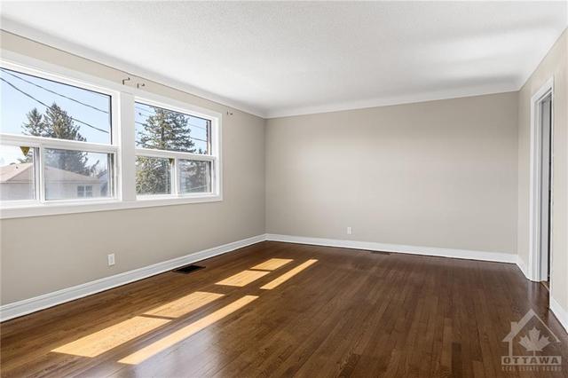 1187 Dorchester Avenue, Condo with 3 bedrooms, 1 bathrooms and 1 parking in Ottawa ON | Image 4