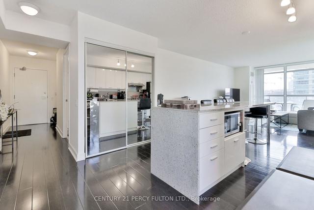 905 - 33 Singer Crt, Condo with 2 bedrooms, 2 bathrooms and 1 parking in Toronto ON | Image 2