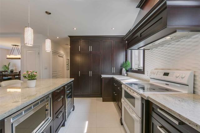 110 Culford Rd, House detached with 2 bedrooms, 2 bathrooms and 5 parking in Toronto ON | Image 4