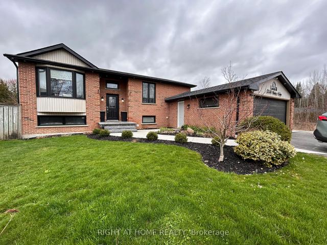 2530 Holiday Way, House detached with 3 bedrooms, 2 bathrooms and 7 parking in Innisfil ON | Image 1