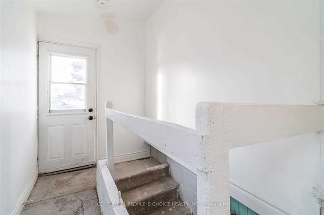 910 Burlington St E, House detached with 6 bedrooms, 2 bathrooms and 6 parking in Hamilton ON | Image 17