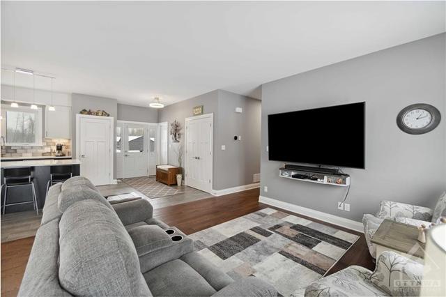 309 Athabasca Way, House detached with 2 bedrooms, 3 bathrooms and 6 parking in North Grenville ON | Image 11