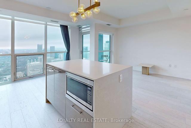 4909 - 1 Yorkville Ave, Condo with 2 bedrooms, 2 bathrooms and 1 parking in Toronto ON | Image 3