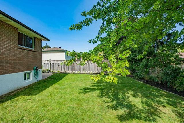 63 Conference Blvd, House detached with 4 bedrooms, 2 bathrooms and 3 parking in Toronto ON | Image 21