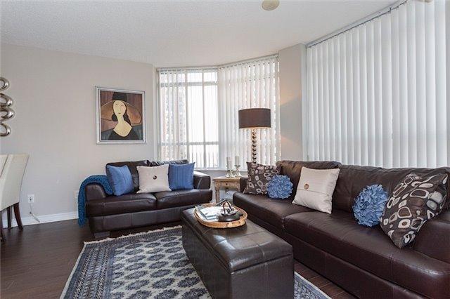 1013 - 310 Burnhamthorpe Rd W, Condo with 2 bedrooms, 2 bathrooms and 1 parking in Mississauga ON | Image 3