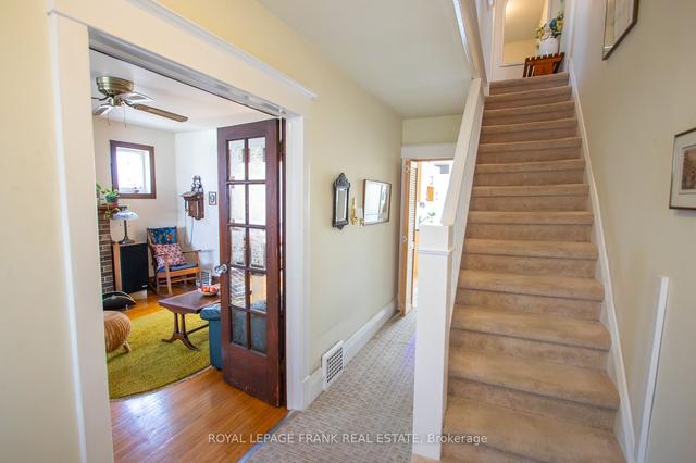 143 Eastwood Rd, House detached with 3 bedrooms, 2 bathrooms and 1 parking in Toronto ON | Image 5